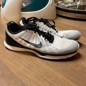 GUC- white and black Nike training shoes